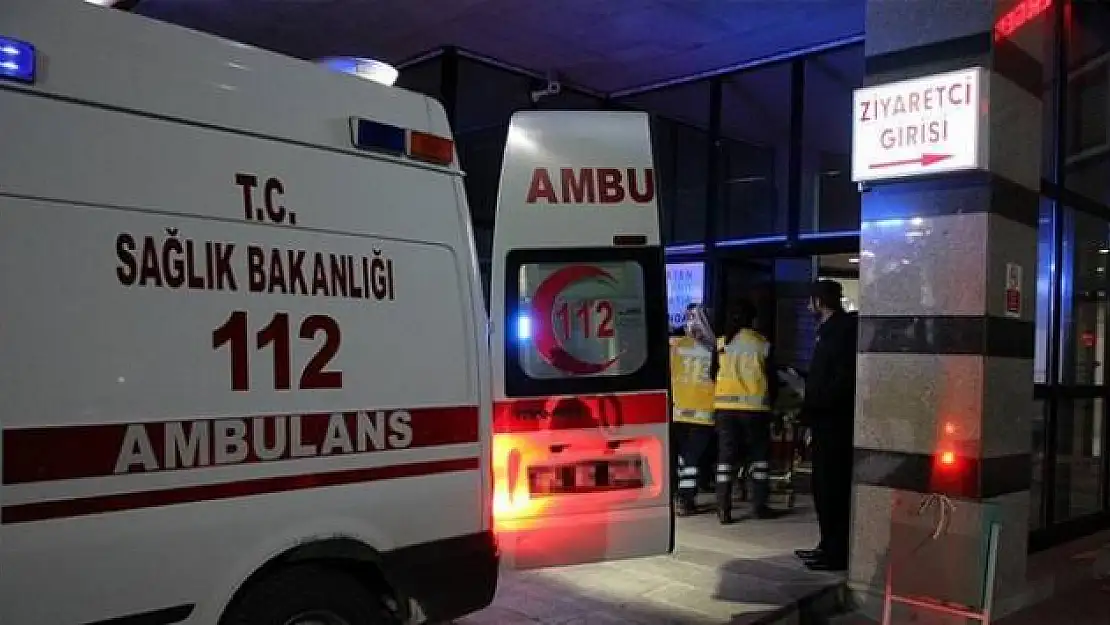 Erzurum'da otobüs durağında hipotermi geçiren yaşlı adam hastaneye kaldırıldı