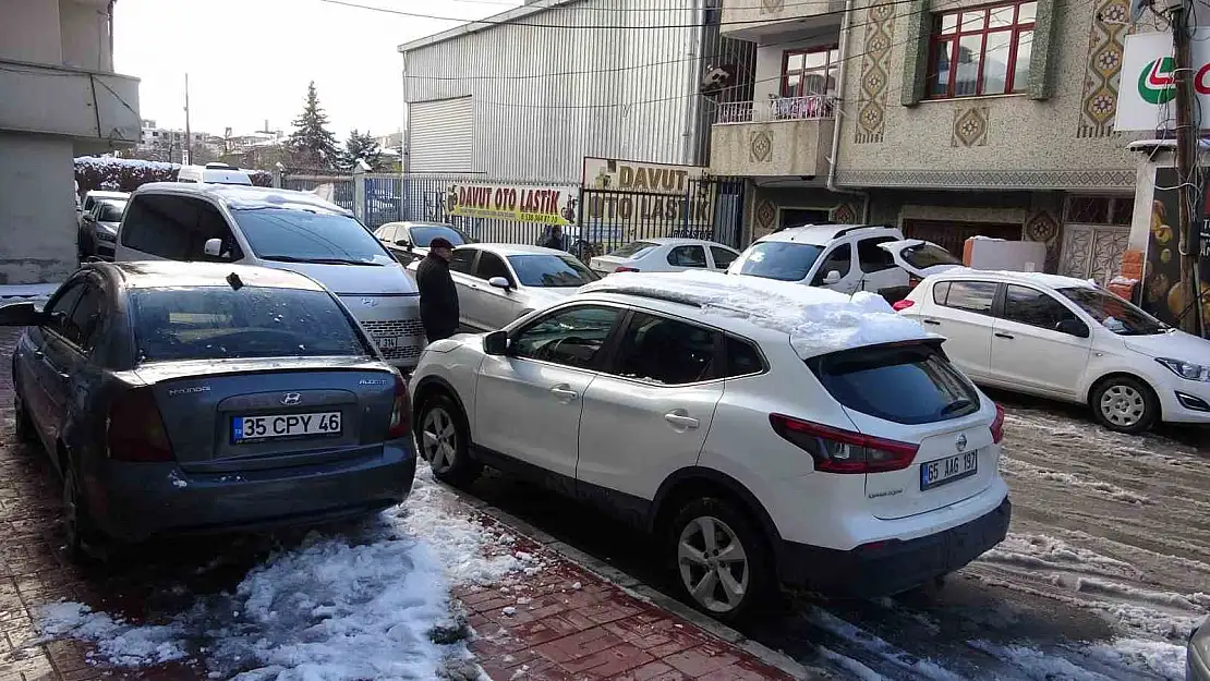 Van'da lastikçilerde yoğunluk