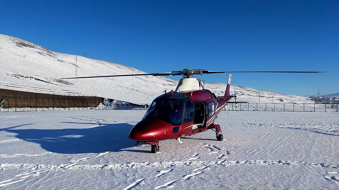 Erzurum'da kalp krizi geçiren yaşlı adama ambulans helikopter yetişti