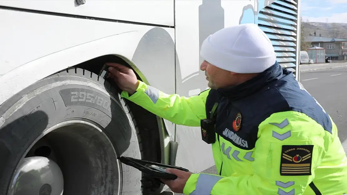 Van'da zorunlu kış lastiği denetimi gerçekleştiriliyor