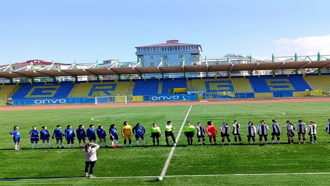 Ağrı'nın Altın Kızları Galibiyetle Güldü