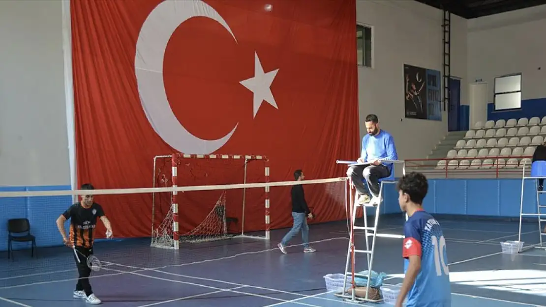 Bitlis'te Badminton Müsabakaları yapıldı