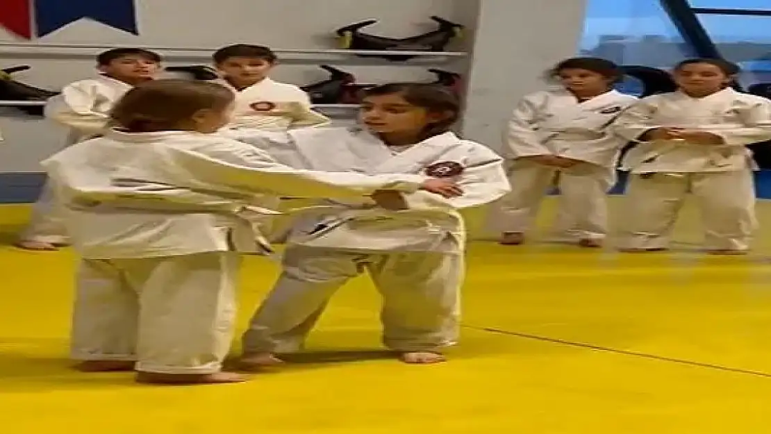 Ağrı'da Gençler Ücretsiz Judo Antrenmanlarıyla Sporla Tanışıyor