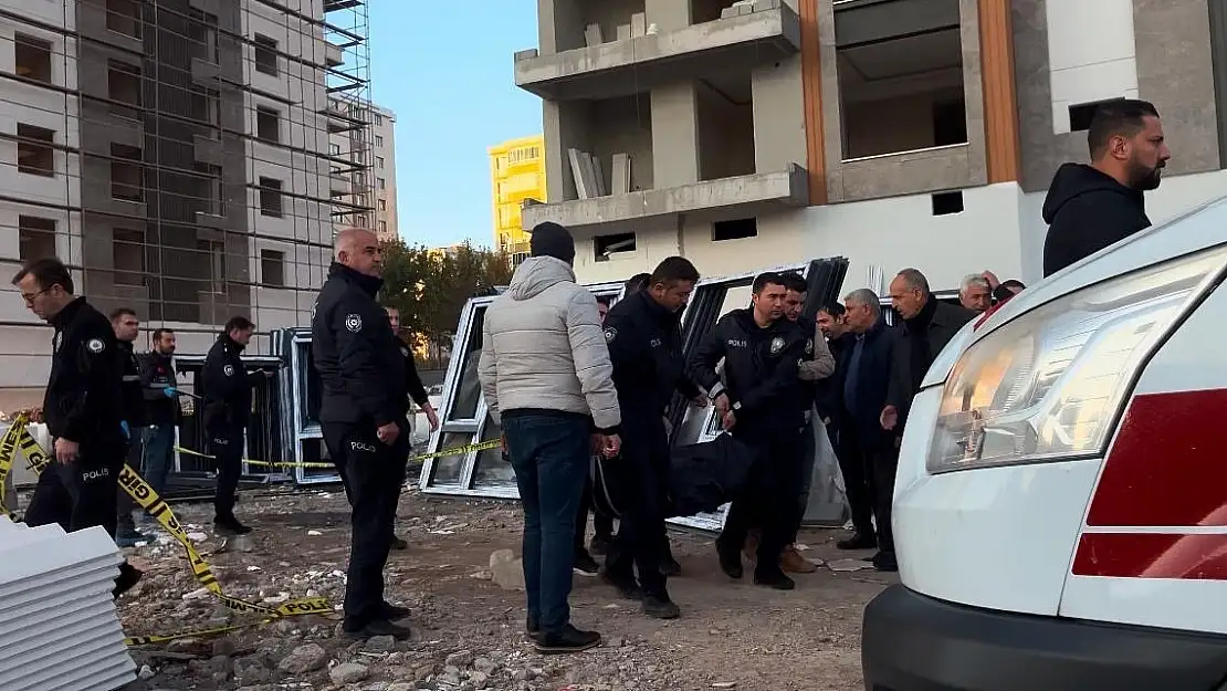 Diyarbakır'da 13'üncü kattan düşen işçi öldü