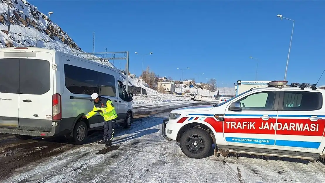 Erzurum'da jandarma trafik denetimlerini sıklaştırdı