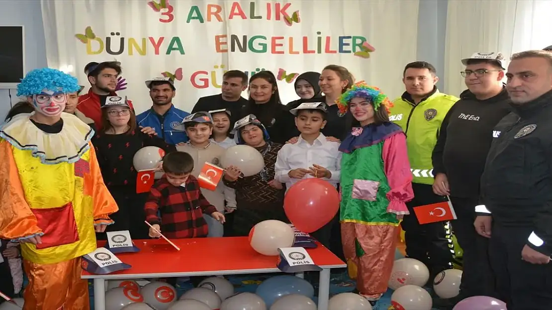 Tatvan'da Polis Ekiplerinden Özel Çocuklara Anlamlı Ziyaret