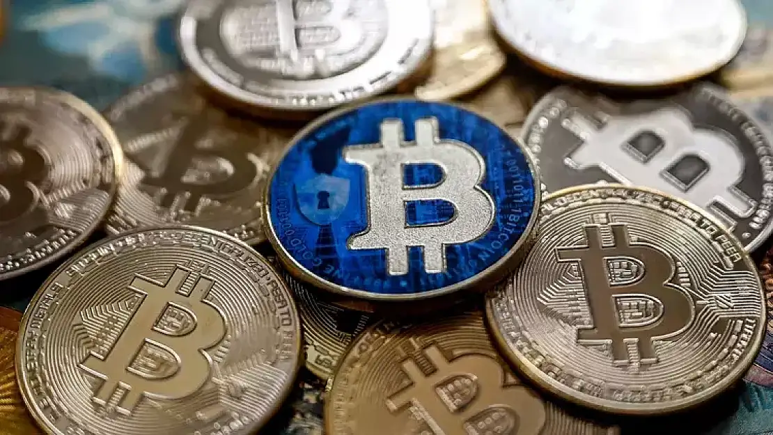 Bitcoin fiyatı 100 bin doları aşarak rekor kırdı