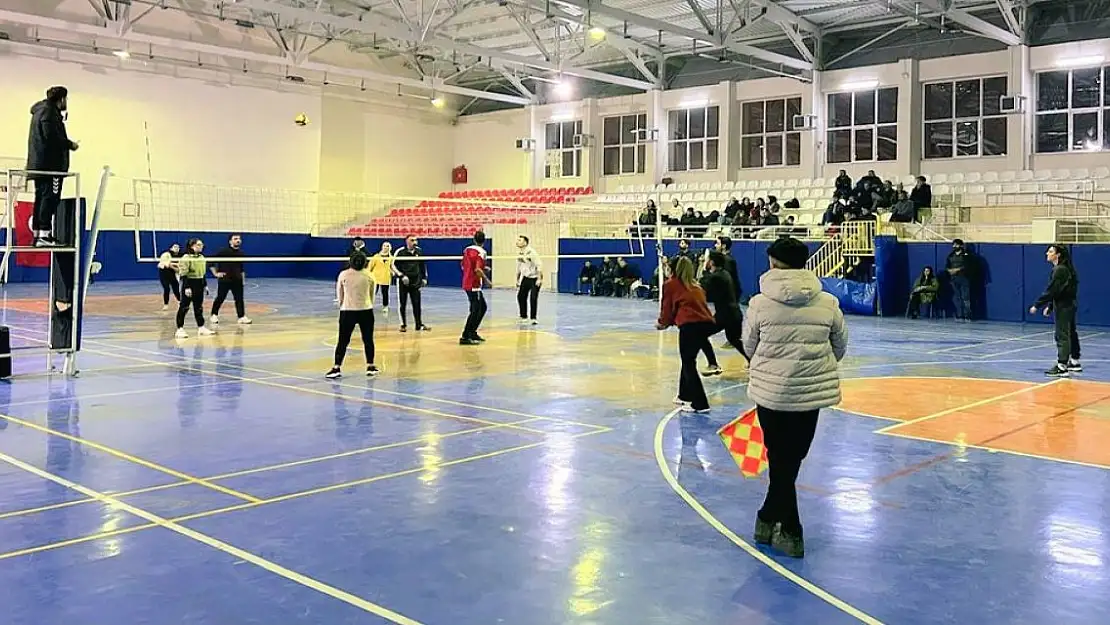 Ağrı'da 'Kurumlar Arası Voleybol Turnuvası' Başladı