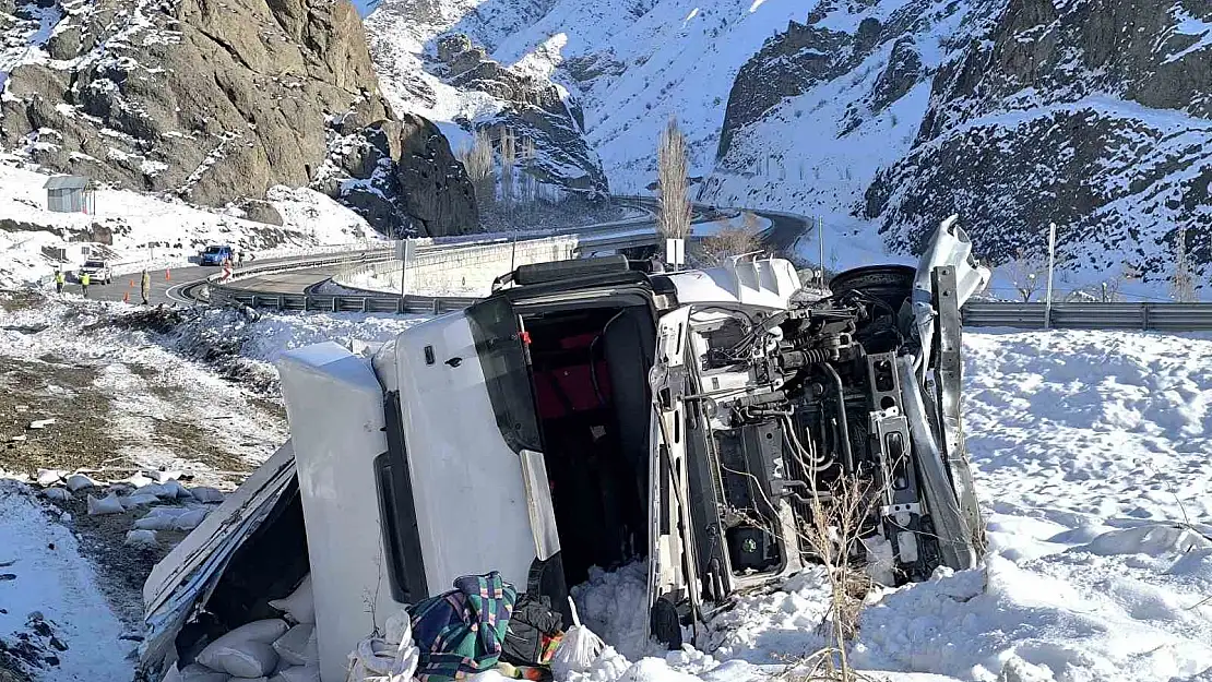 Erzurum-Oltu yol ayrımında bir kaza daha