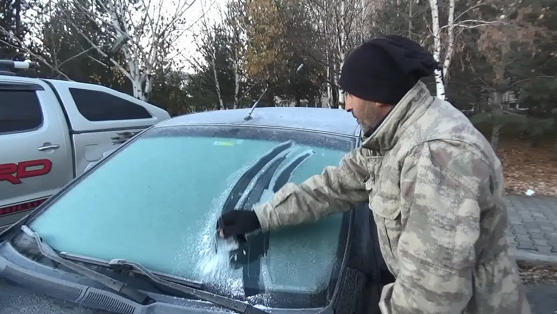 Kars'ta dondurucu soğuklar hayatı zorlaştırıyor