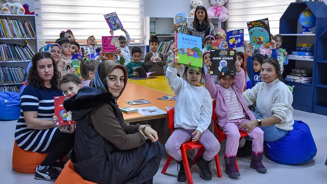 Van'da annelerin masal okuduğu kütüphane çok beğenildi