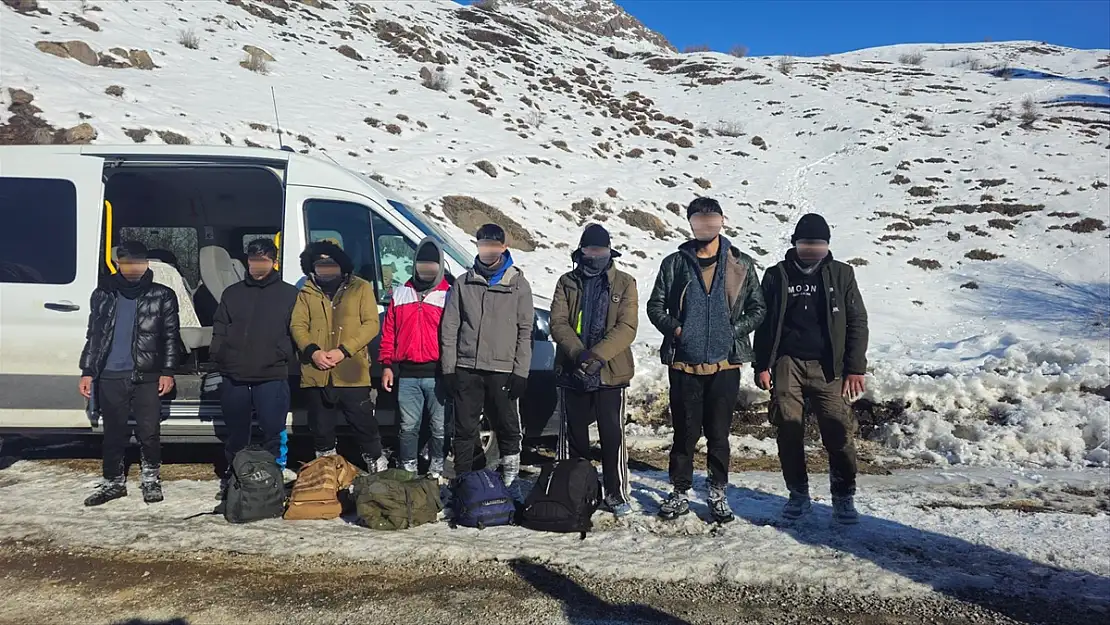 Erzurum'da insan kaçakçısı kardaki ayak izlerinden yakalandı