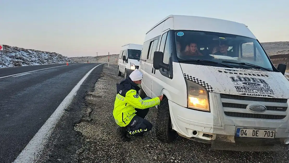 Ağrı'da Jandarma'dan Kış Lastiği ve Trafik Denetimi