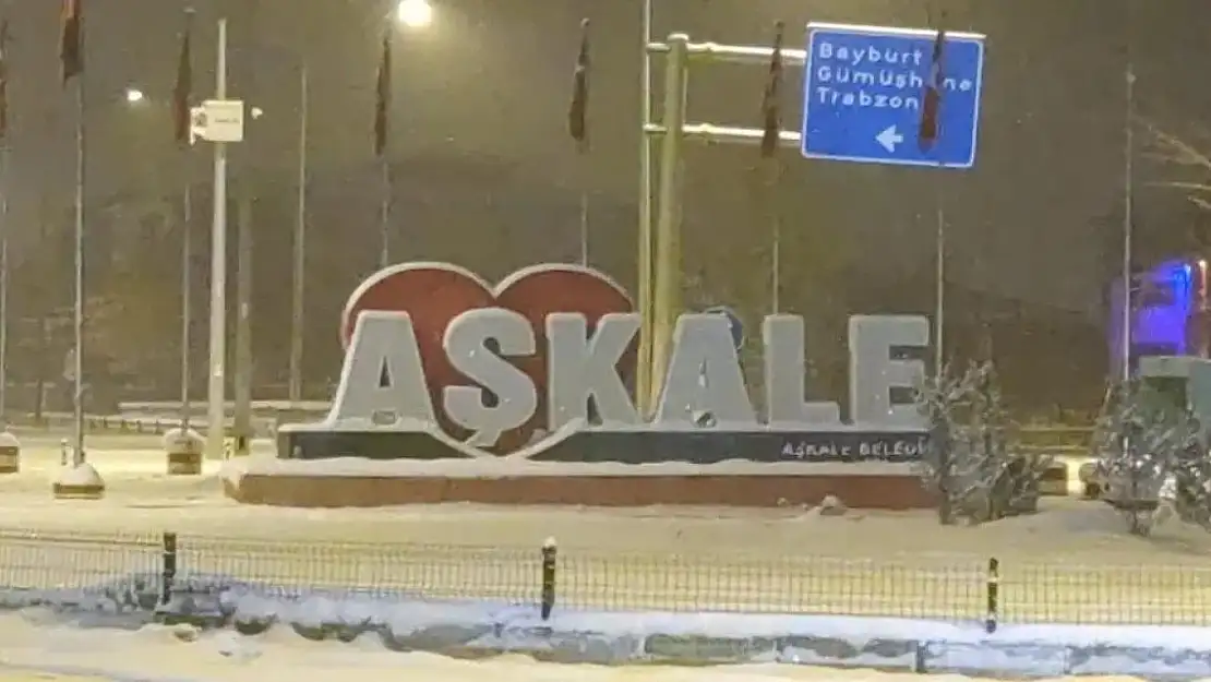 Aşkale'de Yoğun Kar Yağışı Trafiği Aksattı