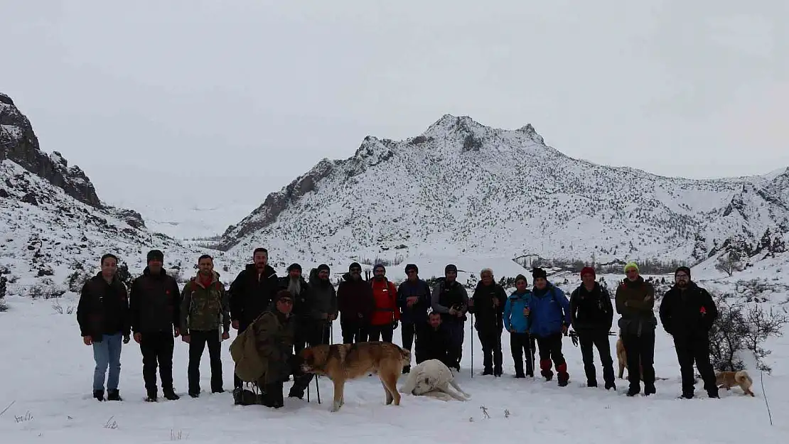 Erzurum'da doğaseverlerden yaban hayatına destek