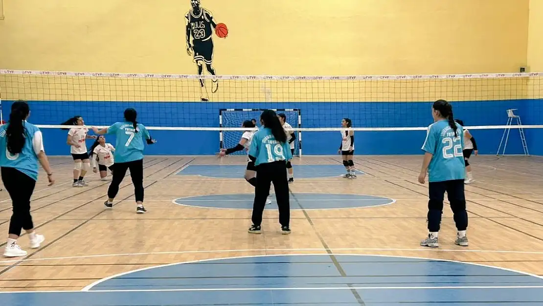 Ağrı'da Okul Sporları Gençler Voleybol İl Birinciliği Heyecanı Başladı