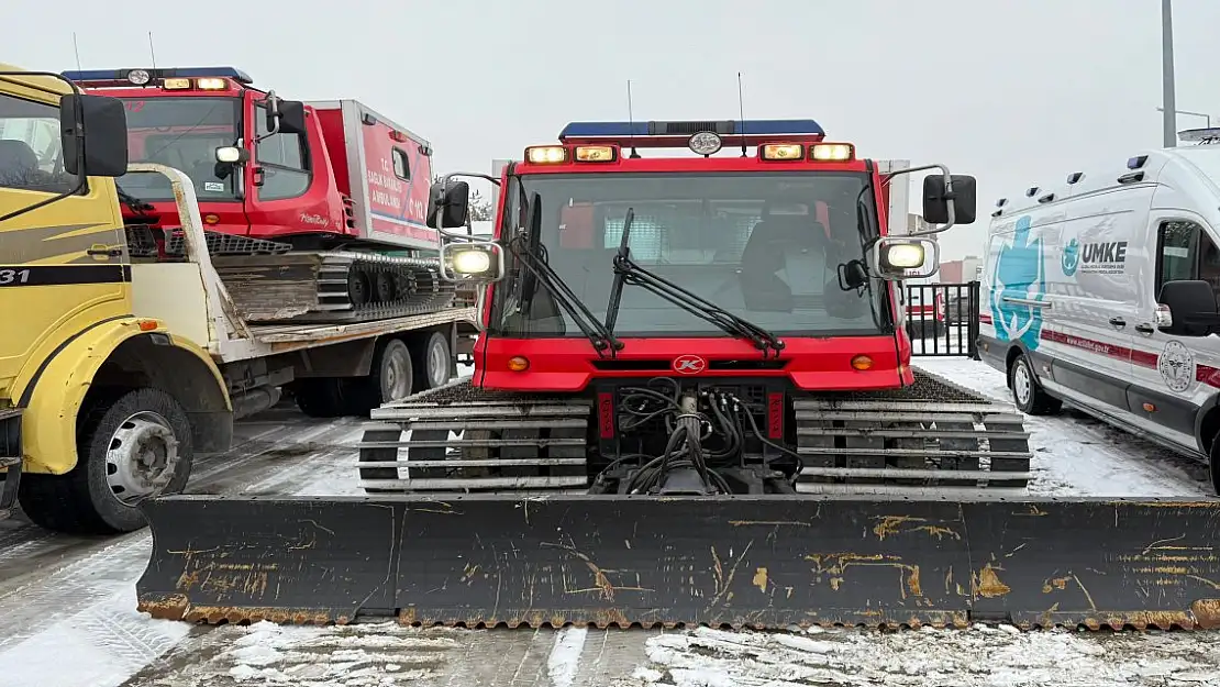 Ağrı'da Kar Paletli Ambulanslar ve Snowtrack Araçlar Kışa Hazır