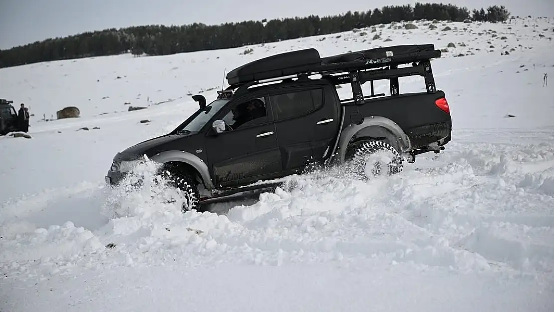 Erzurum'da kar üzerinde Off-Road heyecanı