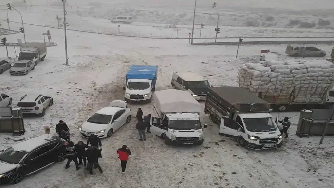 Kars Hayvan Pazarı'nda Polis Ekiplerinden Güvenlik Denetimi