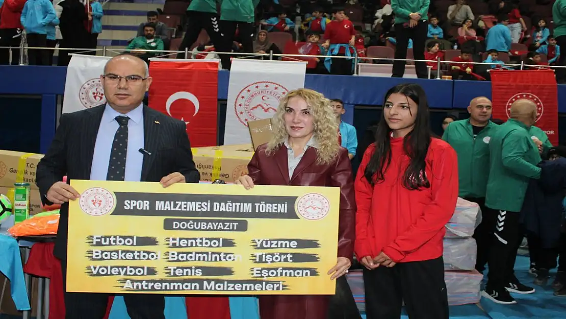 Doğubayazıt'ın Genç Yeteneklerine Spor Malzemesi Desteği