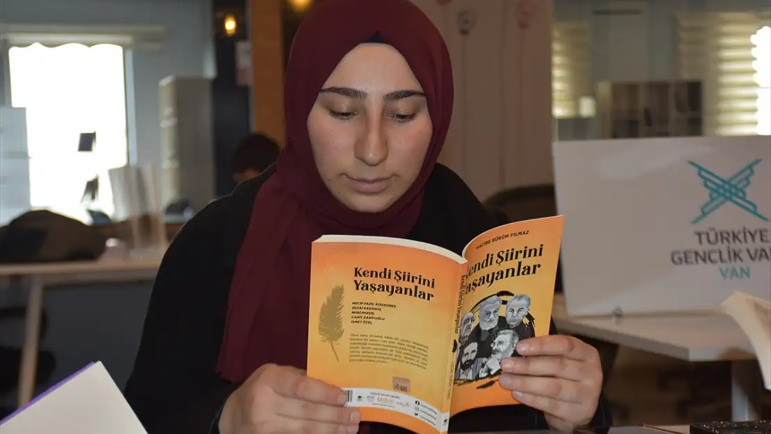 Van'da TÜGVA'nın 'Kitap Kurdu Projesi' binlerce öğrenciye ulaşıyor