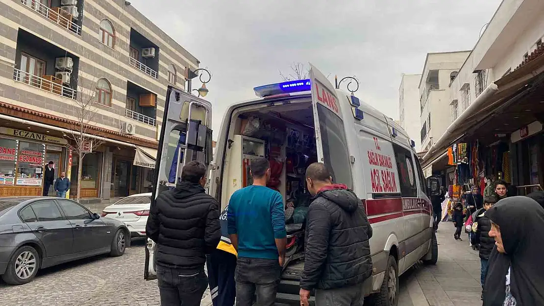 Diyarbakır'da baba-oğul tartışırken iş yerinin damından atladı