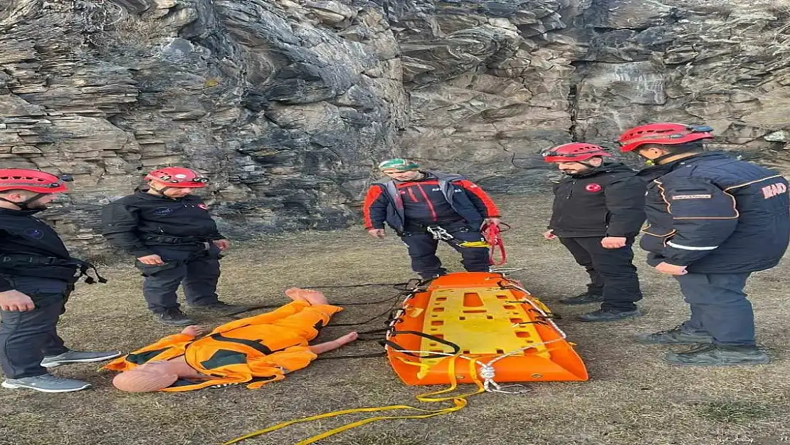 Kars AFAD'dan Zorlu Arazi Şartlarında Eğitim Çalışması