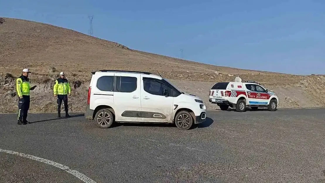 Kars'ta Trafik Uygulamalarında 8 Araç Trafikten Men Edildi