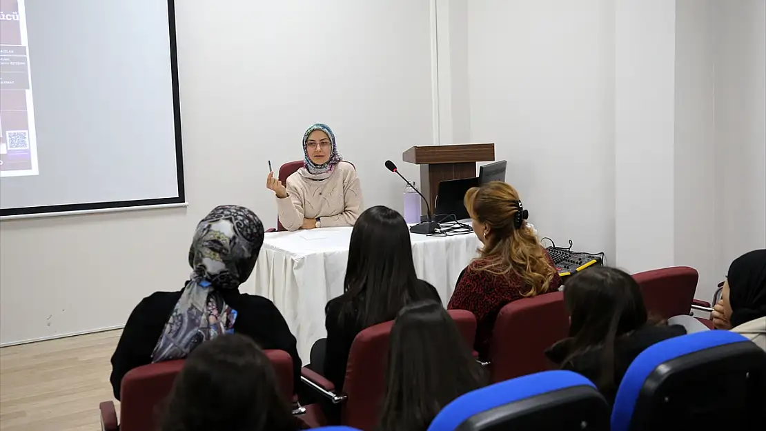 Muş'ta 'Sözlerle Barış, Şiddetsiz İletişimin Gücü' semineri