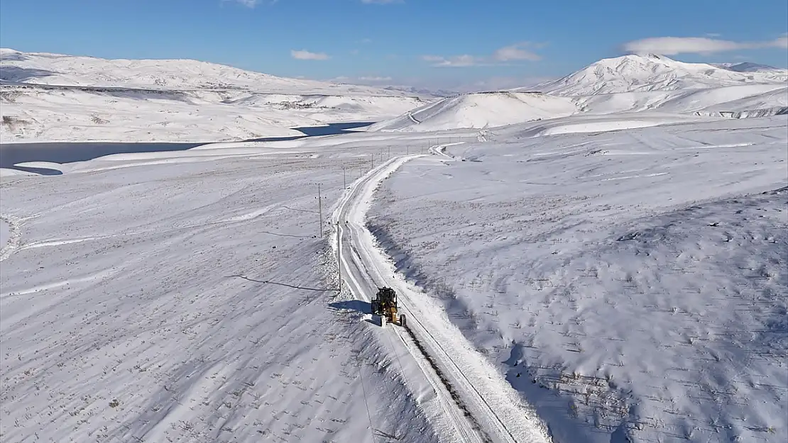 Van-Bahçesaray yolu ulaşıma kapatıldı