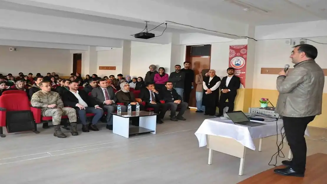 Tekman'da 'Erzurum'un Kültürel Coğrafyası ve Millî Kimlik' Konferansı