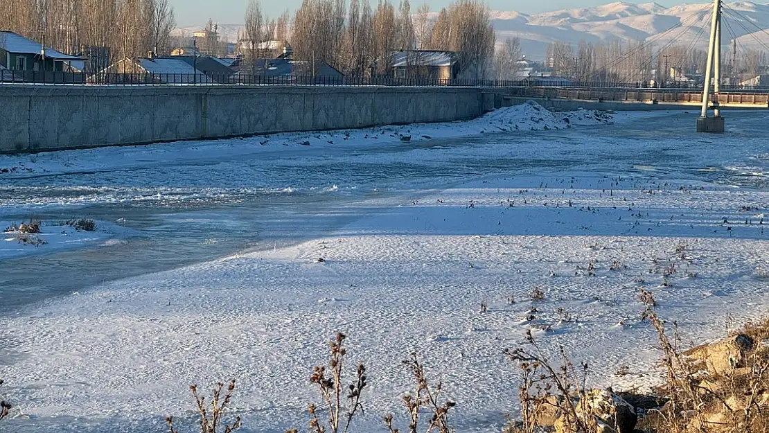 Ağrı'da Termometreler Eksi 17'yi Gördü