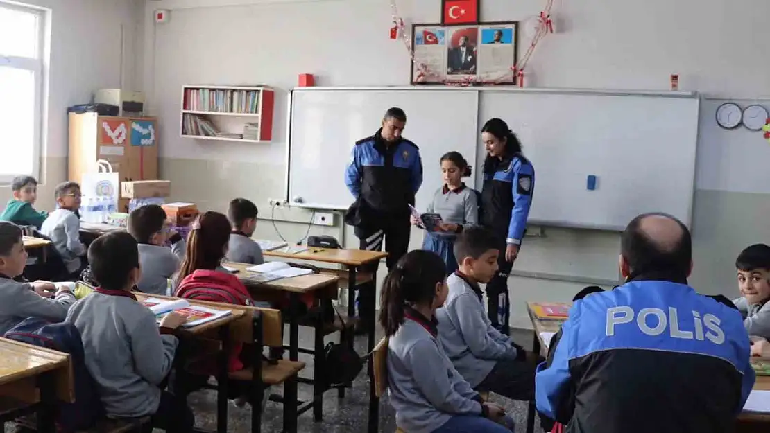 Erzurum'da polisten çocuklara yürek ısıtan destek