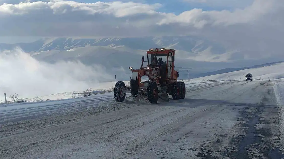 Van'da 21 yerleşim yerinin yolu kapandı