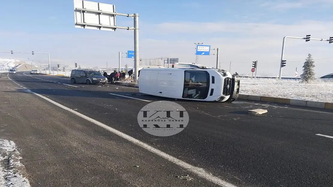 Tutak-Karayazı Yol Ayrımında Trafik Kazası!