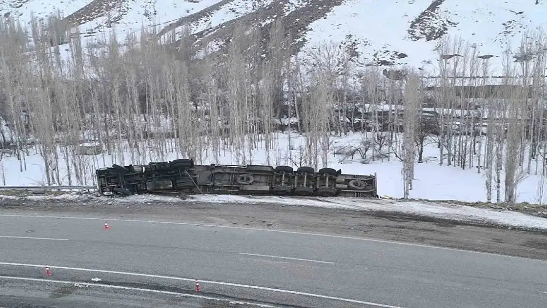 Erzurum-Artvin yolunda feci  tır kazası