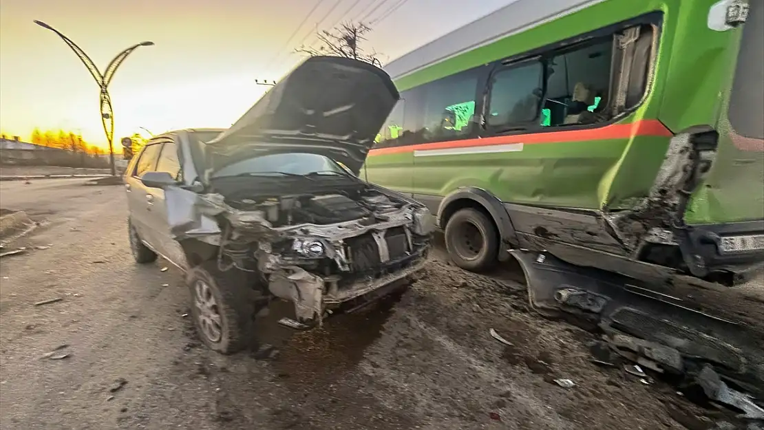 Van'da zincirleme trafik kazası: 1 Yaralı