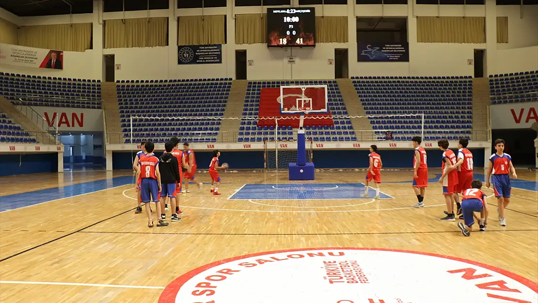 Van'da okullar arası basketbol şampiyonası