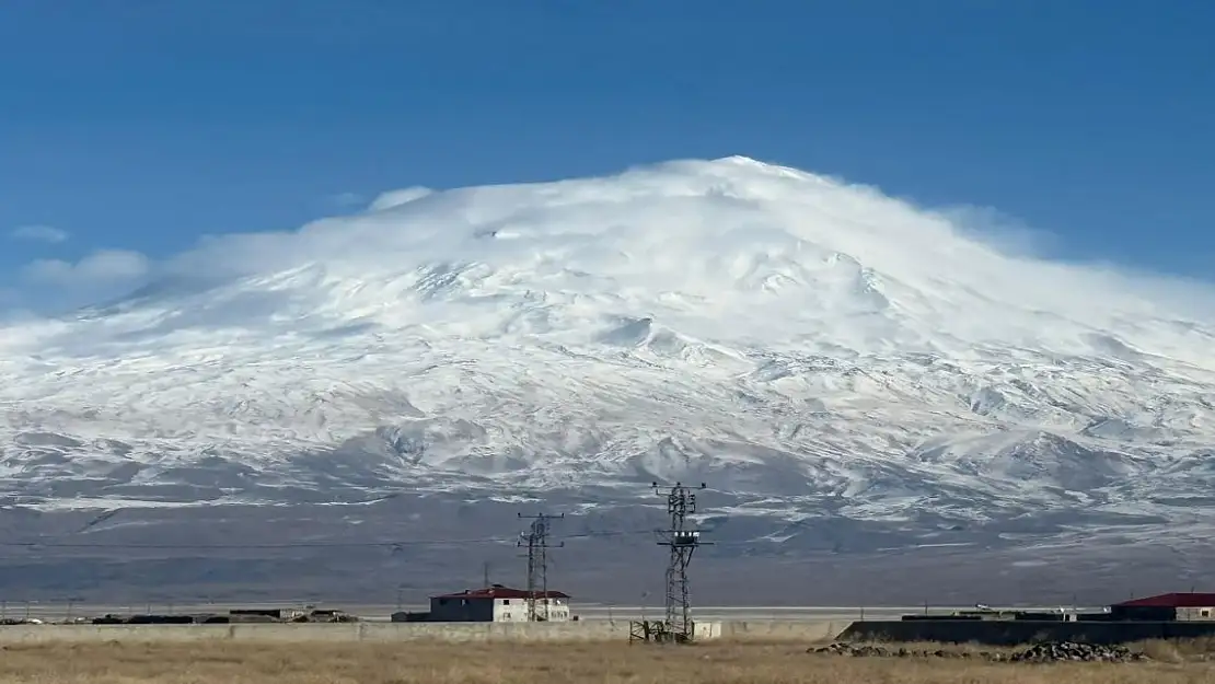 Türkiye'nin Çatısı Beyaz Gelinliğiyle Büyüledi