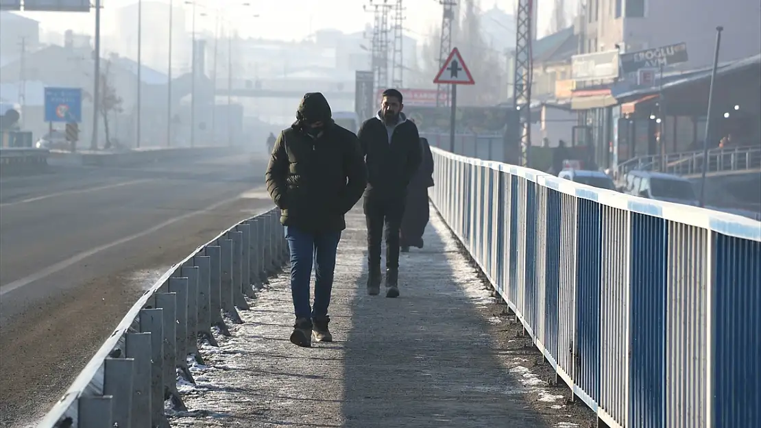 Ağrı'da dondurucu soğuklar hayatı zorlaştırıyor