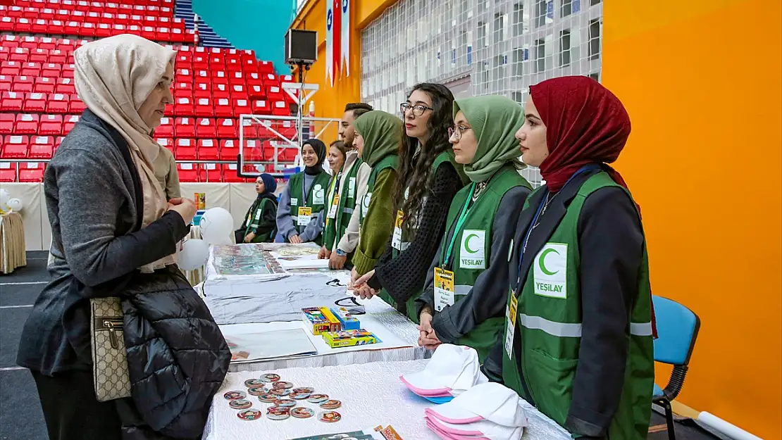 Yeşilay'ın, bağımlılıkla mücadele için düzenlediği ilk festival Van'da