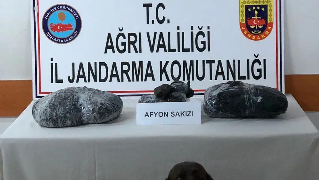 Doğubayazıt'ta 'Dur' İhtarına Uymayan Araçta Uyuşturucu Çıktı