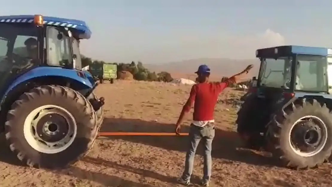 Ağrı'da traktörlerin kıyasıya yarışı