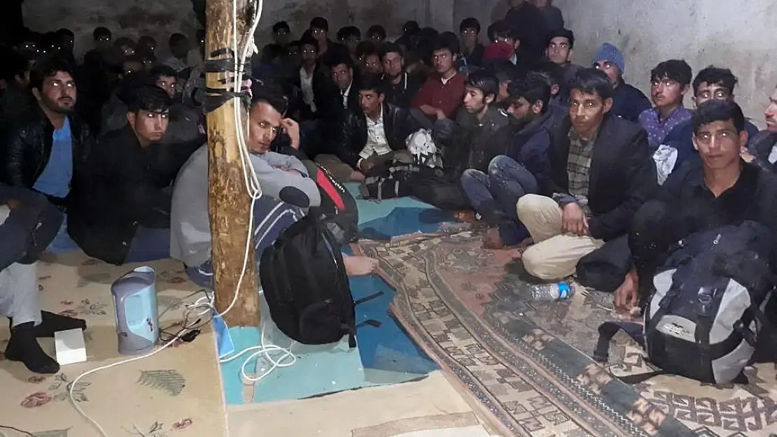 Ağrı'da Göçmen Kaçakçılığı Operasyonu: 10 Gözaltı