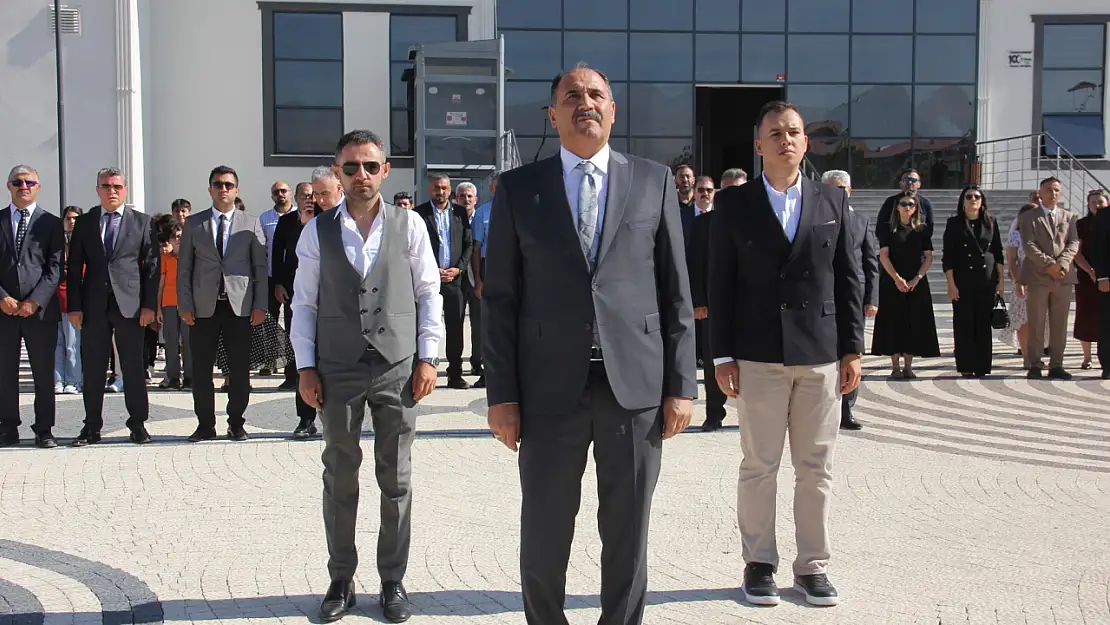 2025-2026 Eğitim Öğretim Yılı Iğdır'da Çelenk Koyma Töreniyle Başladı