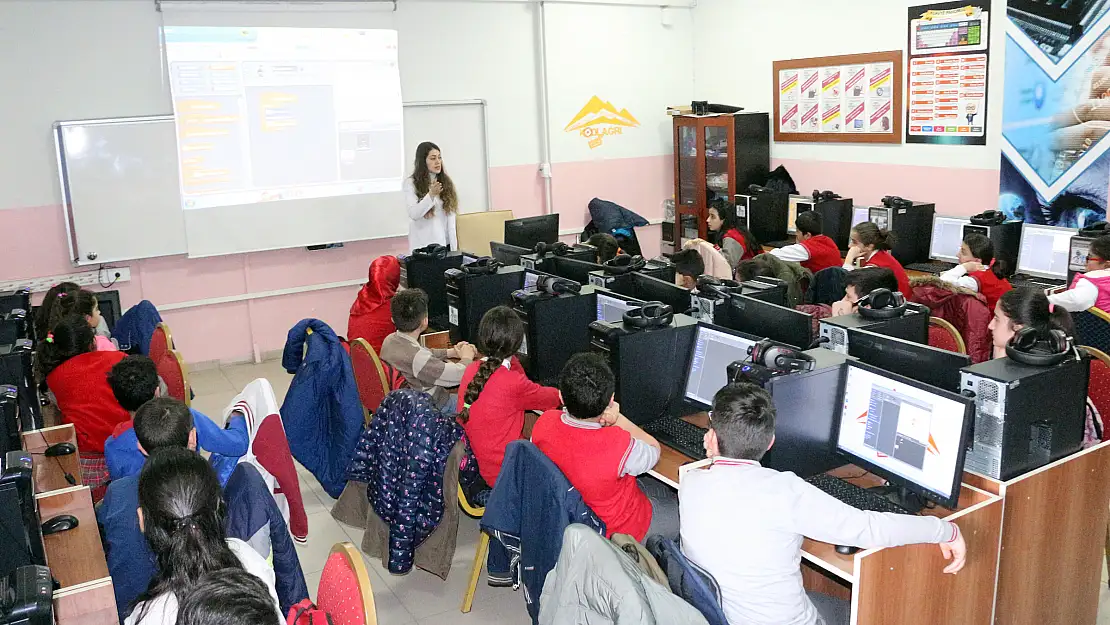 Ağrı'da öğrenciler kodlama eğitimi alıyor