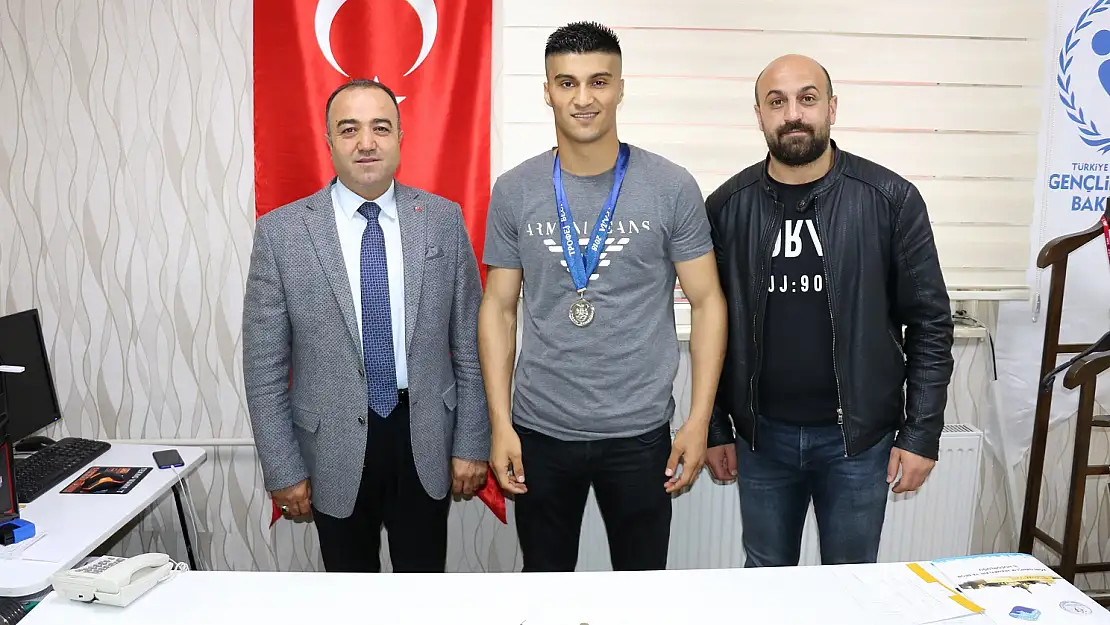 Ağrılı sporcu Avrupa'dan Gümüş Madalya ile döndü