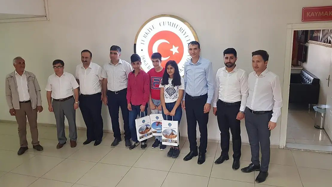Kaymakam Engin Şampiyonları Ödüllendirdi