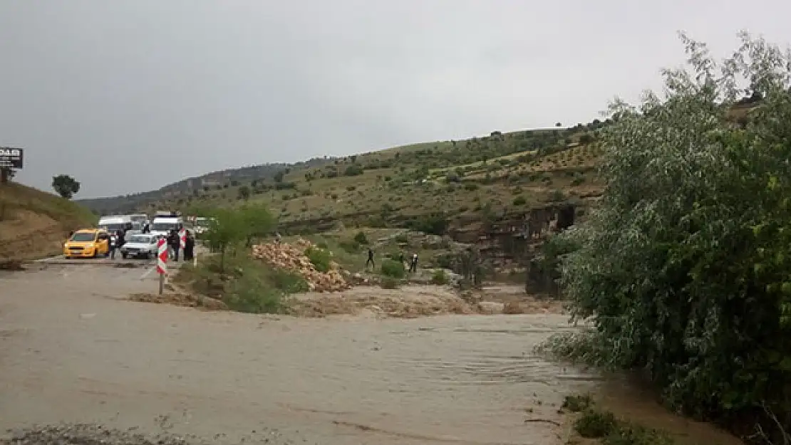 Yağmur yağdı, dereler coştu
