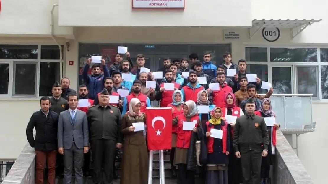 Adıyaman'da kızlar askerlik için kuyruğa girdi
